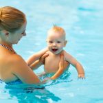 Zwemmen met je baby? Vergeet de zwemluier niet