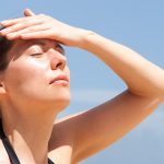 Zonnesteek: symptomen en wat kun je doen?