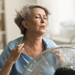 Zweetaanvallen bij vrouwen: oorzaken en tips