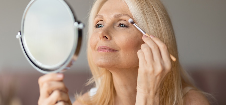 Oogschaduw voor de oudere vrouw: dé make-uptips Oogschaduw voor de oudere vrouw: dé make-uptips