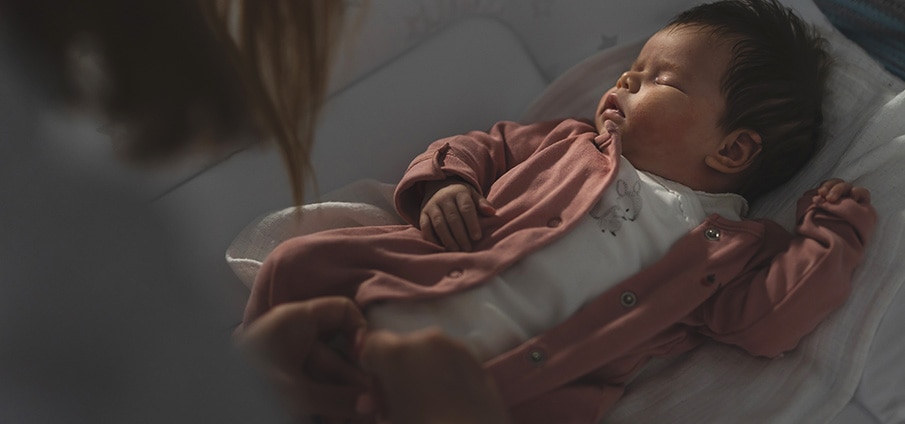 Baby wakker maken voor voeding: advies en tips