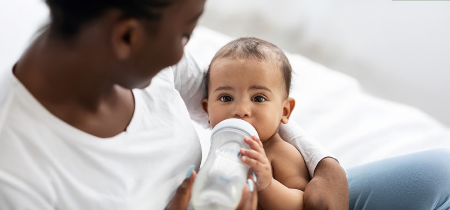 Je baby water geven en alles wat je moet weten