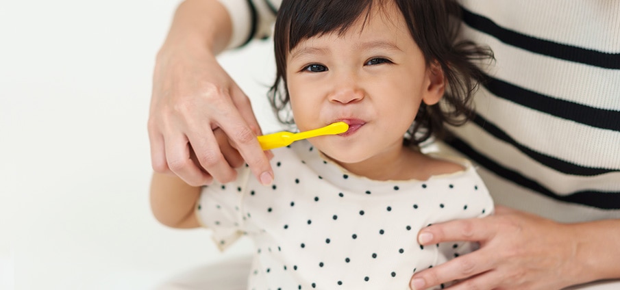 Je baby’s tanden poetsen: wanneer, hoe en tips Je baby’s tanden poetsen: wanneer, hoe en tips