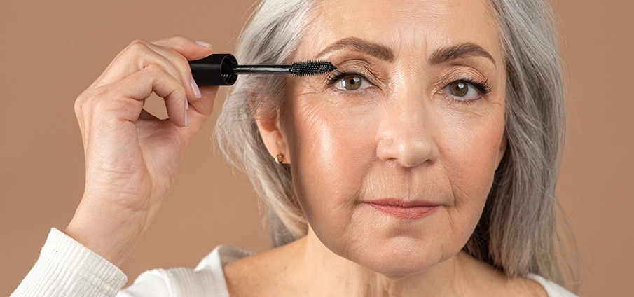 Oogmake-up en de oudere vrouw: laat je ogen stralen Oogmake-up en de oudere vrouw: laat je ogen stralen