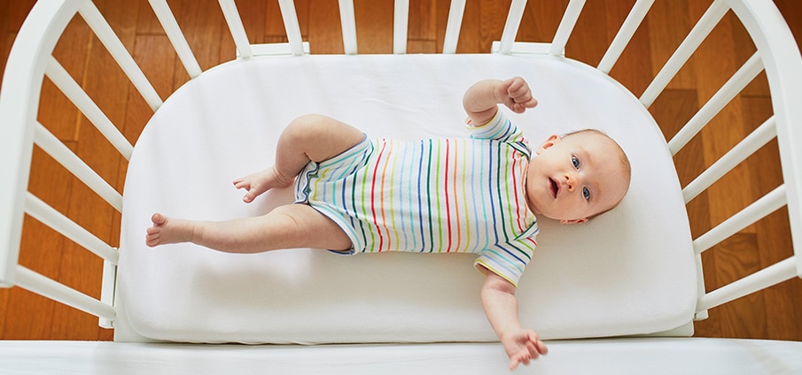Co-sleeper: alles wat je wilt weten over dit aanschuifbedje