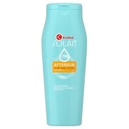 Verzorg je huid na het zonnen met de verkoelende en kalmerende Kruidvat Solait Aloë Vera Aftersun Lotion. De aftersun wordt na het aanbrengen direct door je huid opgenomen en heeft een intensief vochtinbrengende werking.